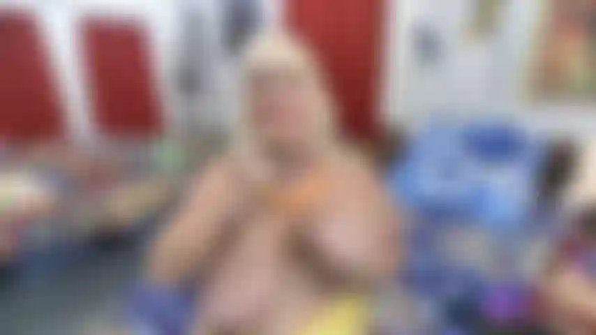 Uma madrasta que chupa seu pau e deixa você me foder.