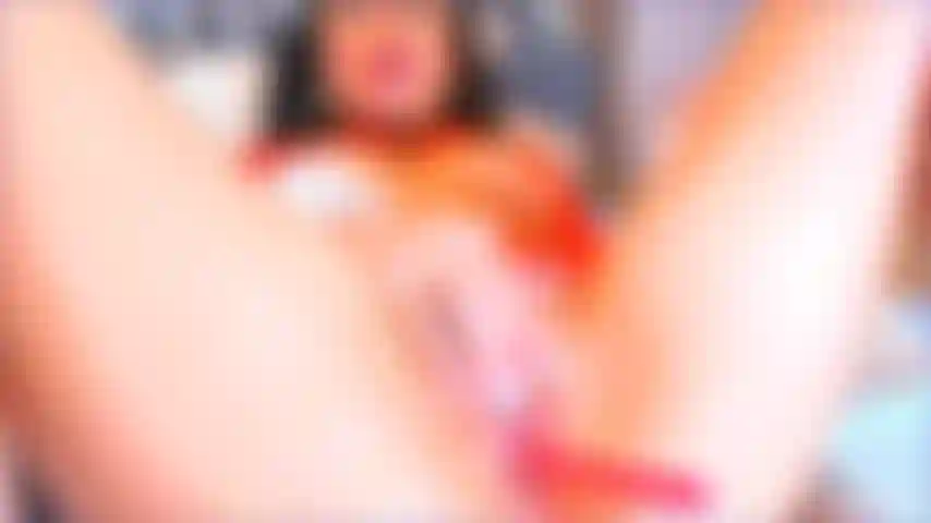 Brinco de buceta molhada de perto.