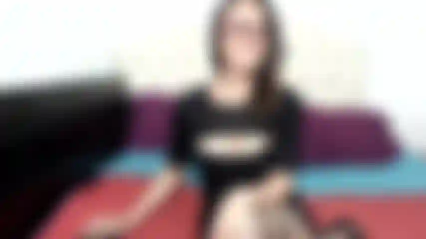 Pés e bucetinha depilada.