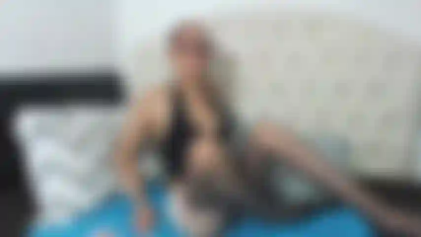 Buceta cremosa e profunda.