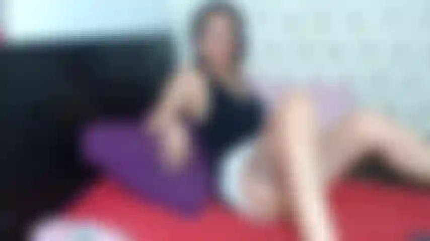 Magrinha com bucetinha rosada.