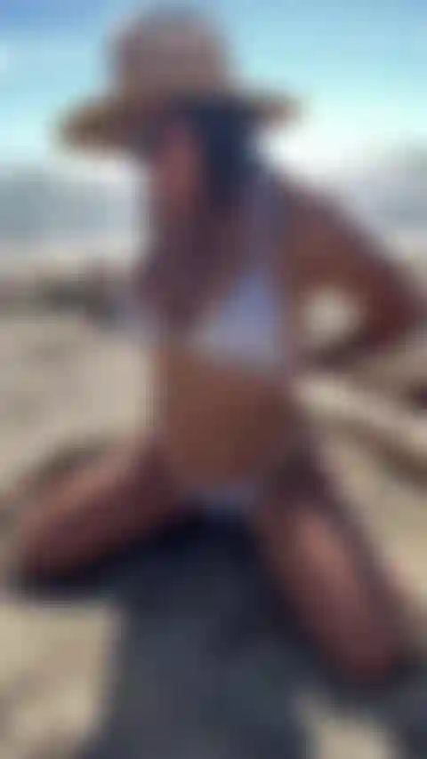 Fiquei nua na praia de avellanas e tinha gente olhando.