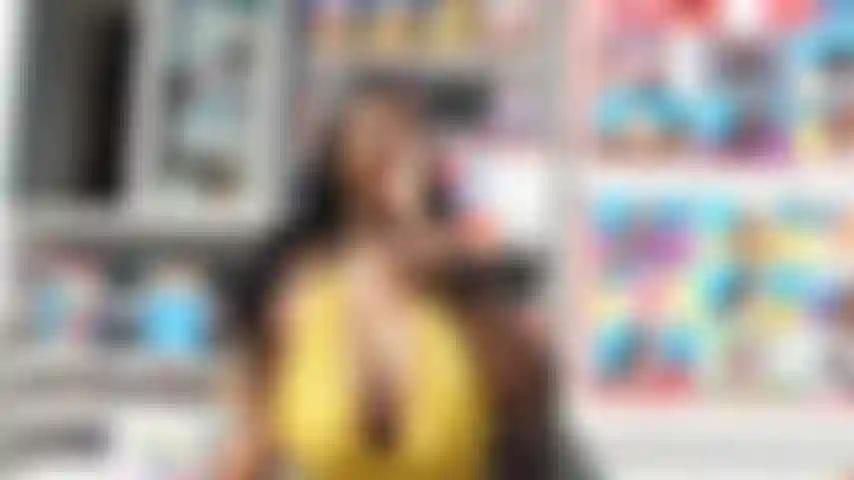 Engolindo um grande pedaço de pau.