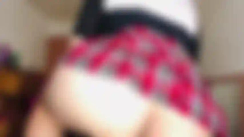 Brincando com meu vibrador vermelho xd.