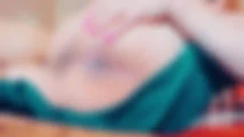 Estou brincando com meu buraco! Tenho fome em tempo integral.