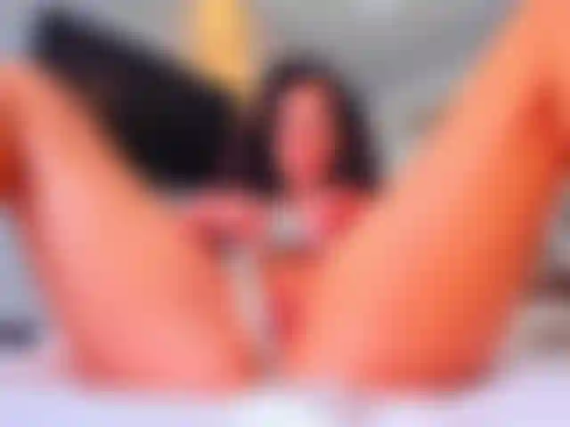 teasing my pussy so hot in the daylight.it s going to turn you crazy and want even more.roarr