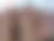 Uso meias compridas e um macacão justo e brilhante. Quero enfiar minha buceta peluda no seu pau e no seu rosto. Você está pronta? Te aqueço com umas queefs no cachorrinho e também faço meu buraco e tapo com os dedos.