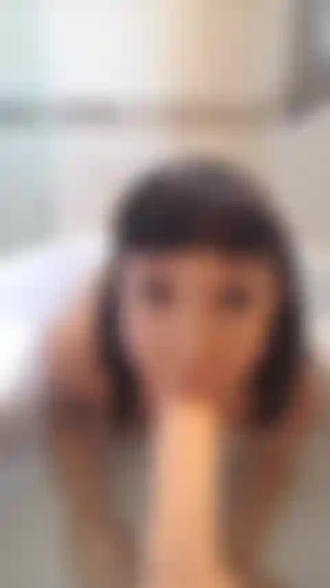 Footjob na banheira.