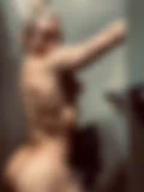 No chuveiro da academia.