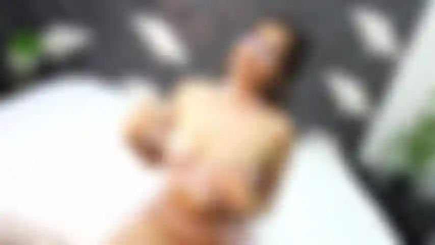 Você gosta de uma bunda bonita e peitos grandes? Eu tenho os dois.