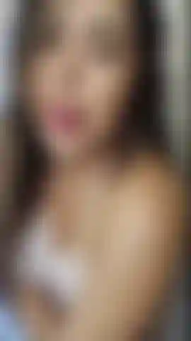 Brincando com meus peitões no chuveiro.