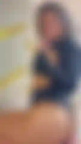 Meu plugzinho encaixa tão bem no meu buraquinho.
