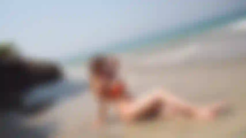 Na praia.