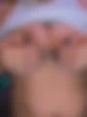 Esfrego buceta e cuzinho.