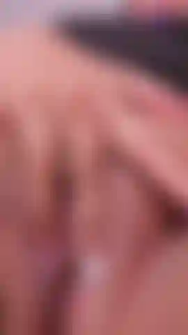 Esfrego meu clitóris e dedilho.