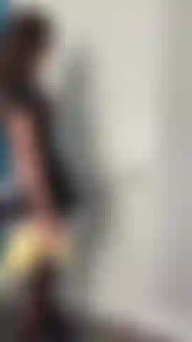 O cenário mestre e empregada doméstica. Provocando você, mostrando minha buceta e meus seios enquanto limpo sua casa usando um vestido de empregada francesa minúsculo com meias e salto alto.