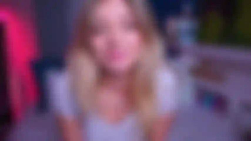 Brinco com minha bucetinha até gozar forte para você.