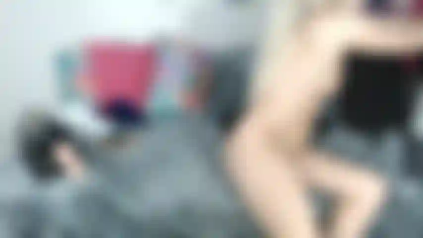 Fodendo minha bunda e tentando peidar.