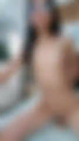 E adoro montar no meu vibrador até você gozar.