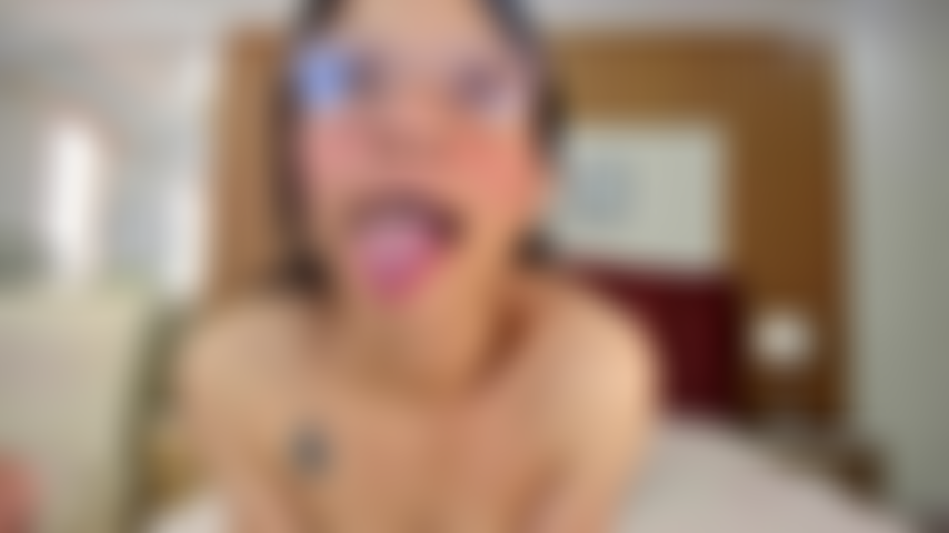 Meus dedos acariciam suavemente meu clitóris.