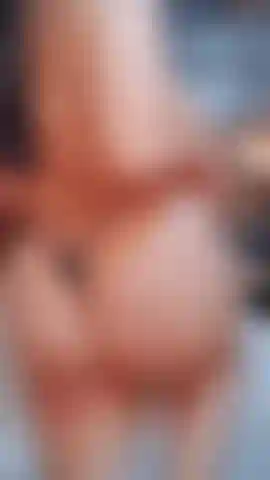 Bunda grande, venha brincar com ele.