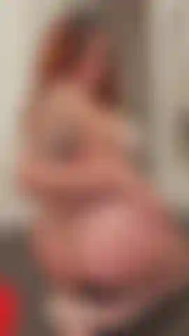 A cheeky little wiggle and blowing you sweet kisses