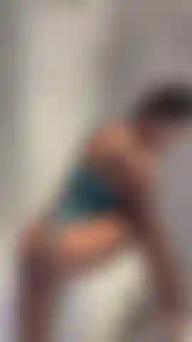 Shower with Sophie while eating her pussy well!