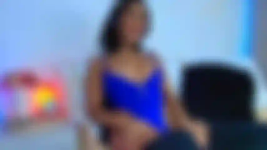 Te provocando, me despindo, brincando e cuspindo nos meus peitos, me deixando muito excitada até você conseguir me fazer cavalgar e brincar um pouco com minha bunda para você ficar bem duro e gozar para mim.