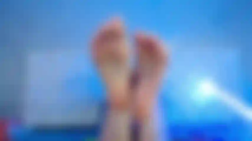 Mostro footjob.