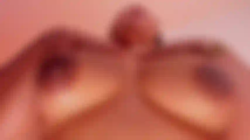 Balançando meus peitos grandes.