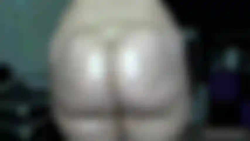 Adoração de bunda grande: óleo, clap e clench- eu começo a bater palmas na minha bunda gorda antes de mostrar minhas bochechas flexionando. Provocando você com minhas nádegas oleosas e falando sujo. Então mostro meus músculos da bunda apertando com força repetidamente. Você não pode desviar o olhar!