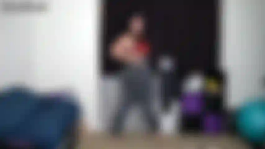 Dominate roomate joi tease- eu pego você olhando para minha bunda e faço você tirar seu pau para acariciar para mim. Você precisa terminar com seu noivo para poder me adorar todos os dias. Fique de joelhos. Eu esfrego minha buceta, agora gozo exatamente quando eu mandar!