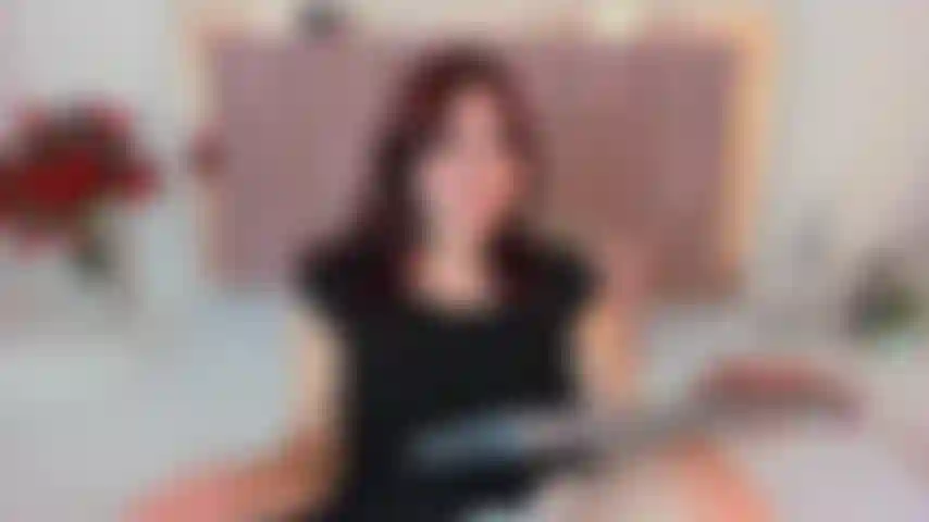 Seu pau grande na minha bunda gostosa.