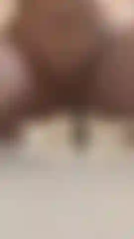 Cowgirl no chuveiro.