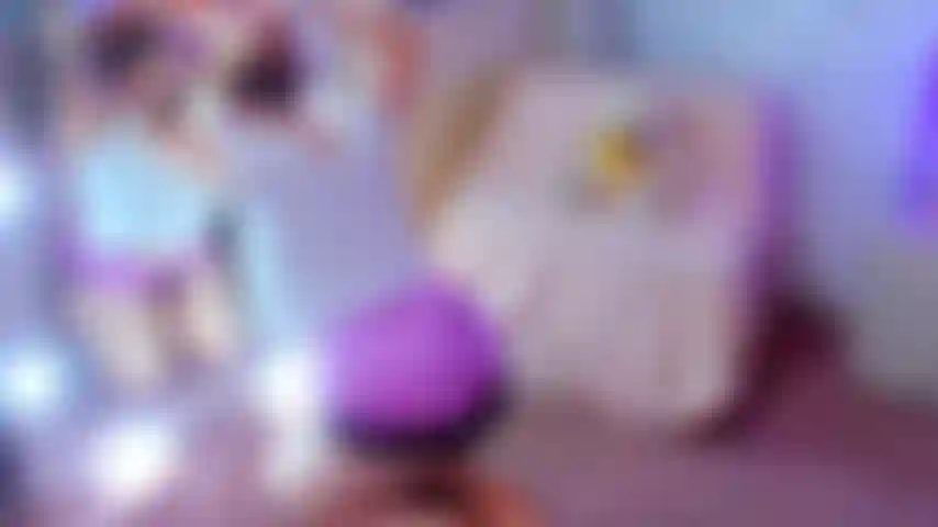 Curtindo minha visão no espelho >,<.