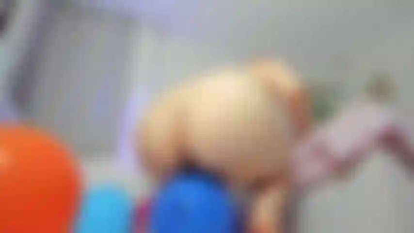 Que explode balões com minha bunda grande.