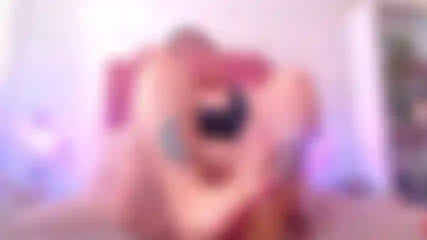 Trabalho com os pés até você gozar nos dedos dos pés.