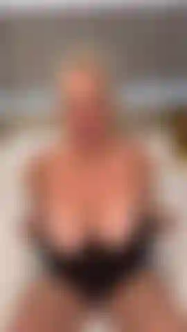 Enteado não se preocupe 😘 a madrasta vai envolver os lábios nessa rola & engolir cada gotinha.