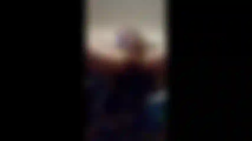 Acariciando meu pau com grande gozada.