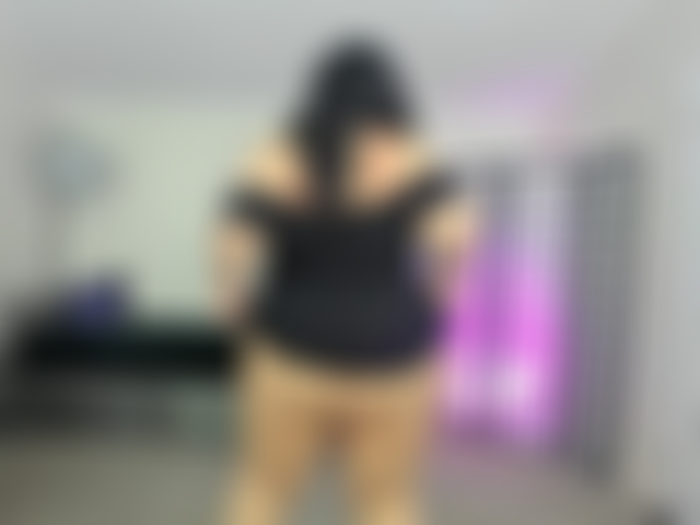 Uma dominadora bbw que adora bundas e fantasias de perdedores.