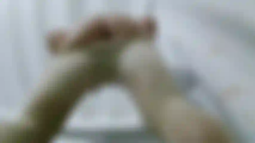 Meia-calça e bunda.