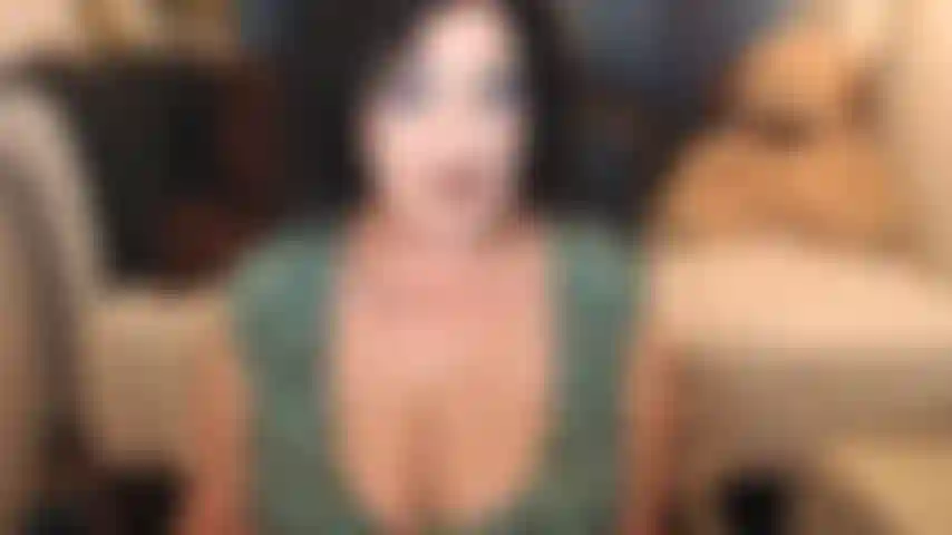 Fetiche. Adulta amamentando. No tumulto de nossas vidas adultas é maravilhoso fazer uma pausa e se enrolar em seios grandes e maduros. É sobre intimidade, silêncio, sentir-se segura, aceita, protegida, desejada e amada.