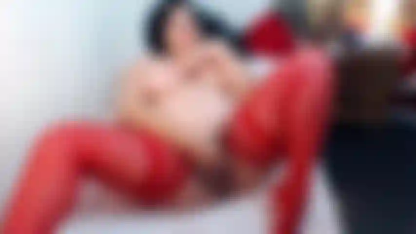 De tudo um pouco só pra ter certeza que estou ordenhando essas bolas . Vestindo apenas minhas meias vermelhas sensuais e lábios vermelhos, provocando você com minha buceta peluda, corpo maduro confortável, chupando, fodendo peitinhos.