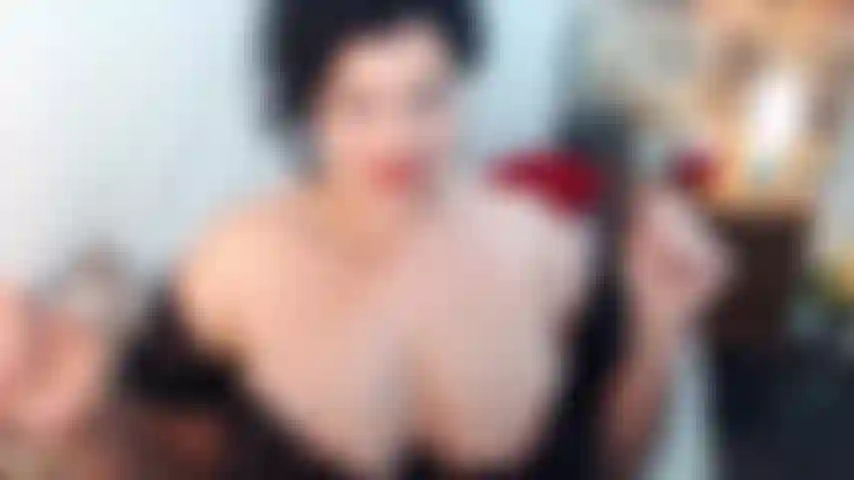 Ser uma prostituta destruidora de lares é tão divertido :) provocando você com meu corpo sexy em lingerie sexy, tirando sarro de "ela" e tomando aquele pau casado para meu próprio prazer e diversão. Foda-se essa vadia, você é minha.