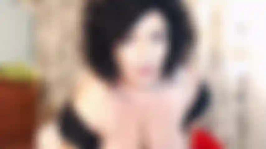 Prenda-se para sub-meninos, vadias gananciosas, maricas, etc. Topless te curvando. Pegging você. Fodendo sua doce boceta de menino :).