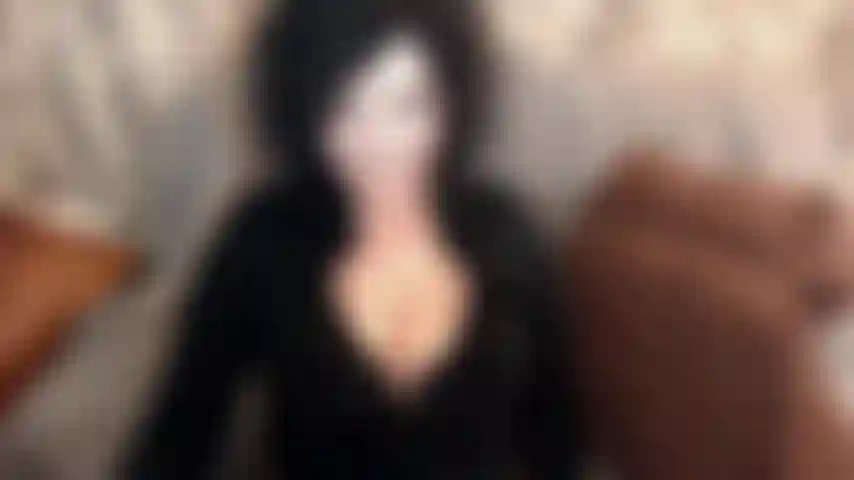 John é uma nova entrada no meu rebanho de meninos / meninas maricas :) tão sexy pra caralho, usando meias arrastão, roupa de colegial, botas de salto alto, usando esmalte preto. Uma boceta tão gostosa, john. Gostei de chupar pau grande com você :).