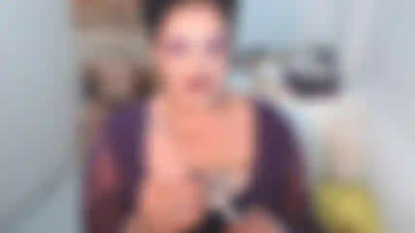 Sendo minha linda e madura: p enquanto fumo e transo: p.