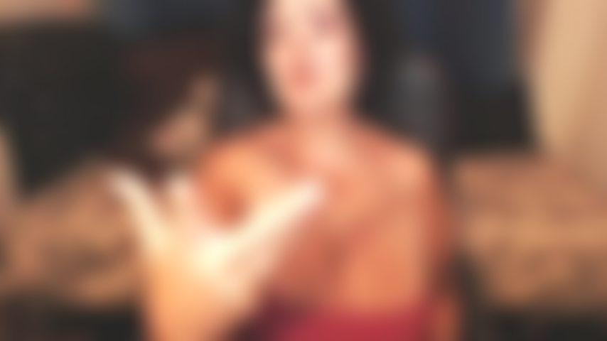 Gosto de sexo oral, completamente nua, falando sobre seu pau e te provocando pra caralho. Você goza gostoso, eu prometo! :).