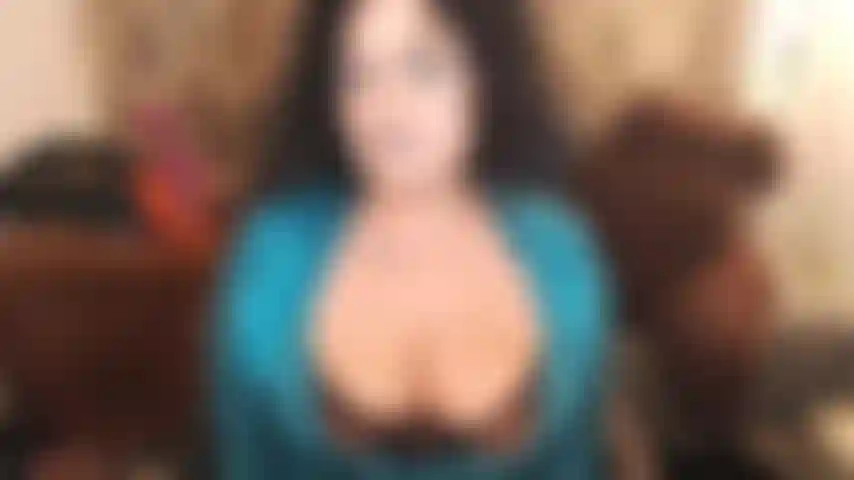 Azul eu! Vestido azul brilhante, maquiagem azul, batom azul. Blue te seduzindo. Azul sujo falando com você. Azul tirando meu vestido e lingerie sexy. Azul espalhada para que você possa desfrutar da minha boceta gorda e peluda. Bebê azul, azul :).