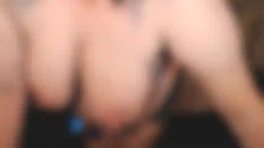 Cavalgando! Toda nua, sexy quicando em um bbc. Peitos grandes naturais, barriga macia, cara de tesão, conversa suja. Você gostaria de me ter por cima? :).